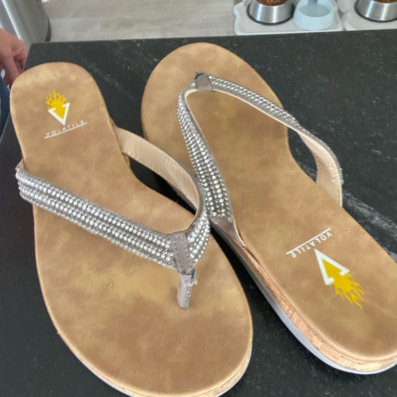Womens Volatile Sandals Sz 9 - Picture 2 of 10